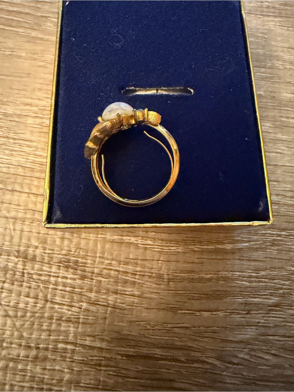 Vintage Size 6/7 Avon Ring Fireflower Simulated Opal & Rhinestones Gold Tone - Picture 2 of 3